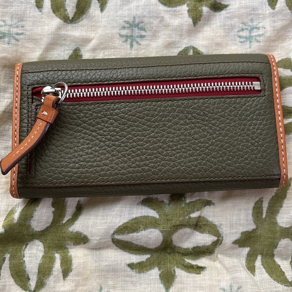 Dooney and Bourke Continental Green Leather Wallet with Brown Trim - Picture 2 of 3
